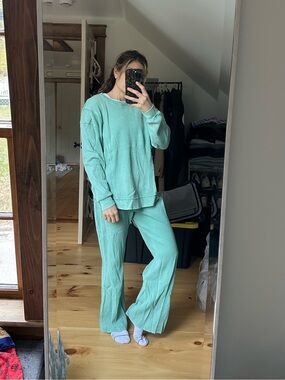 Mint Green Lounge Set - Cozy Two-Piece Sweatshirt & Pants